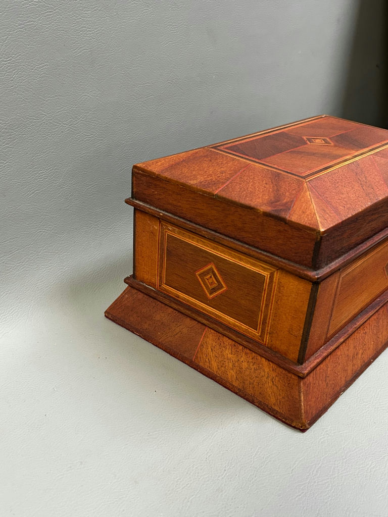 Vintage Inlaid Dresser Box  - image 4 of 10