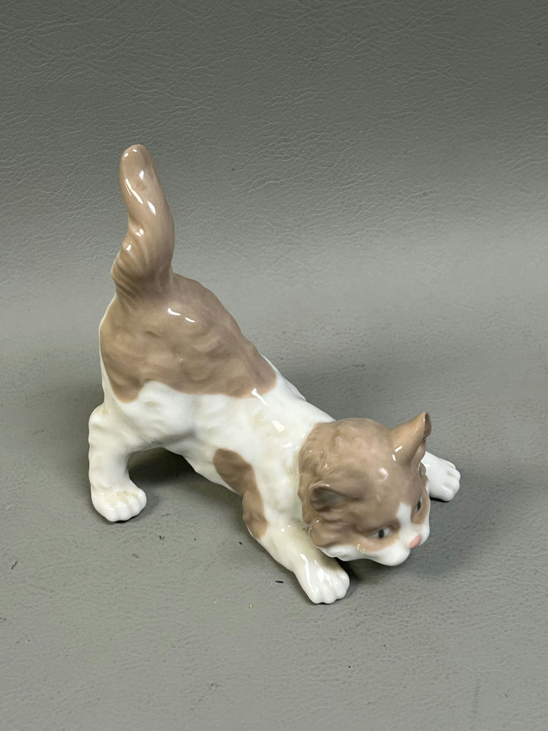 Lladro Cat Figurine Made in Spain   - image 4 of 7