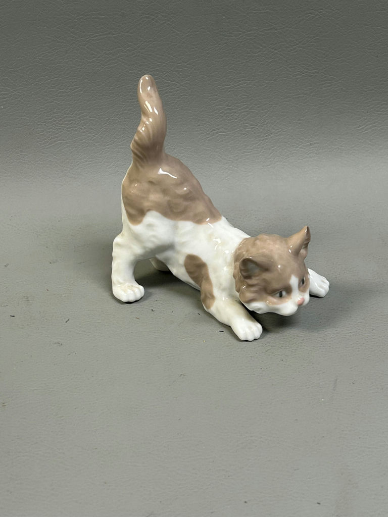 Lladro Cat Figurine Made in Spain - image 1 of 7