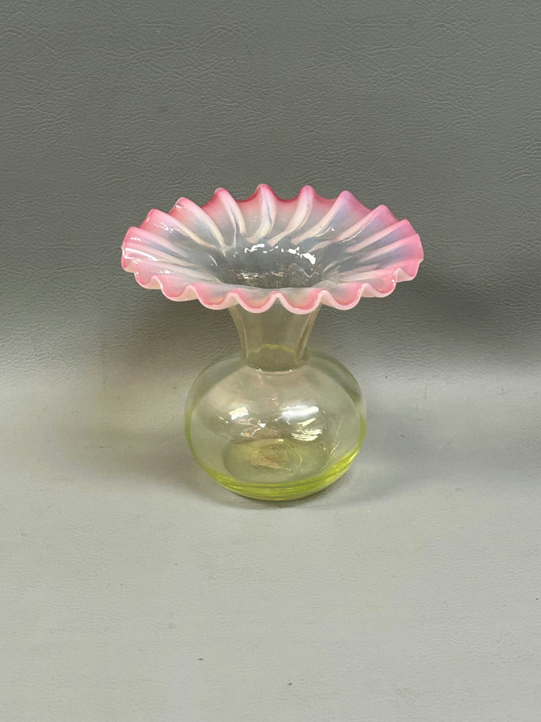 Vintage Hand-Blown Ruffled Uranium Art Glass Vase  - image 5 of 6