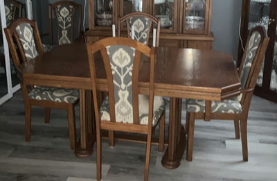 Dining Table With Leaf - Image 1 of 8
