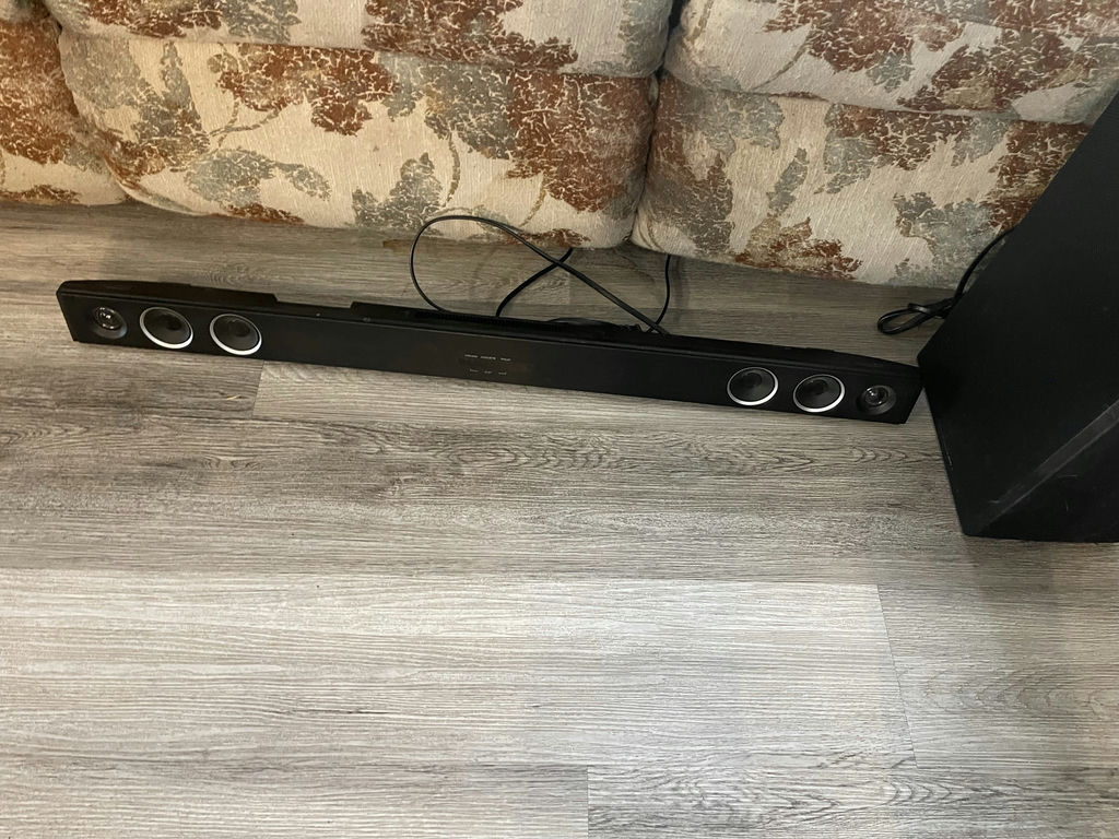 LG Subwoofer And Soundbar - image 4 of 8