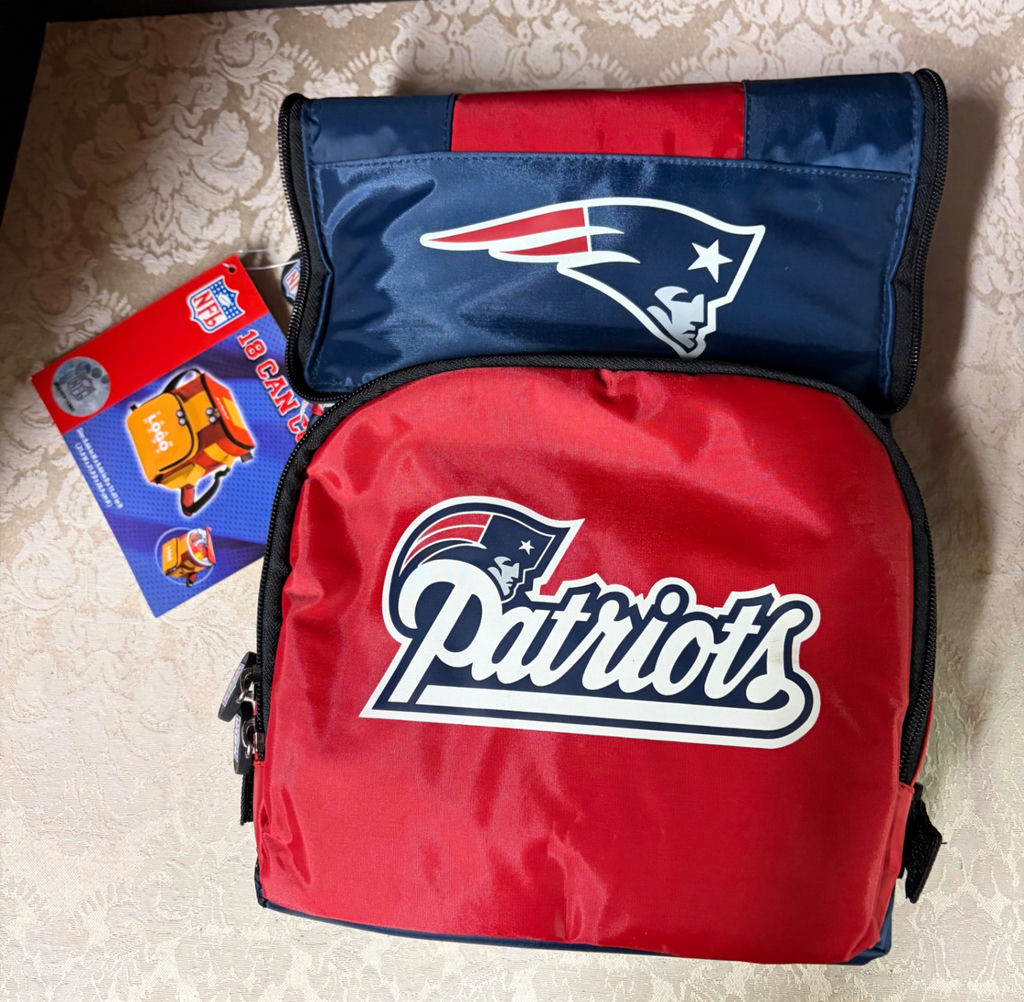 New! New England Patriots 18 Can Cololer - image 1 of 4