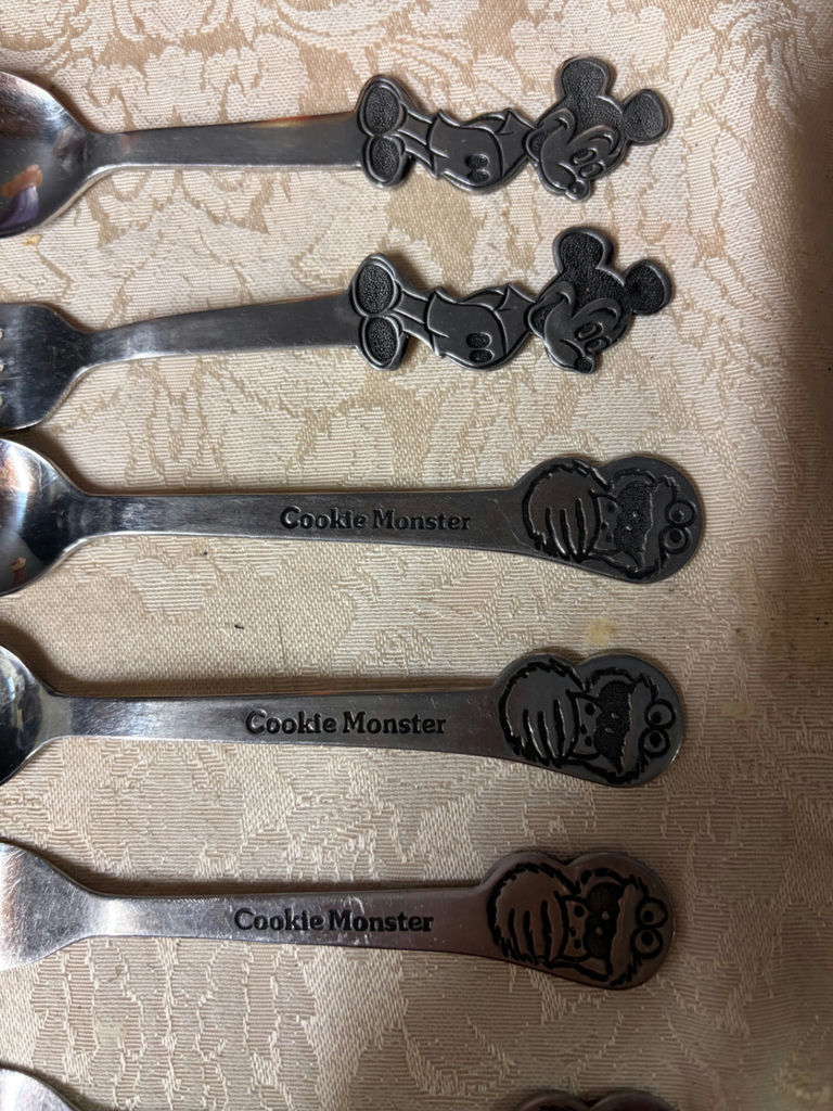 6 Vtg Pez Dispensers plus Child’s Dinnerware - image 5 of 5