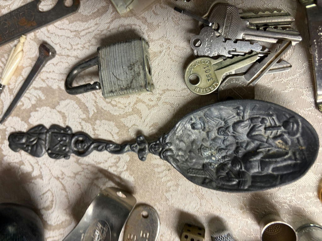 Vintage Lot of Smalls… can openers etc - image 4 of 6