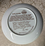 Edna Hibel 1985 Christmas Plate "The Angels' Message" with Certificate of Authenticity - thumbnail 3 of 4