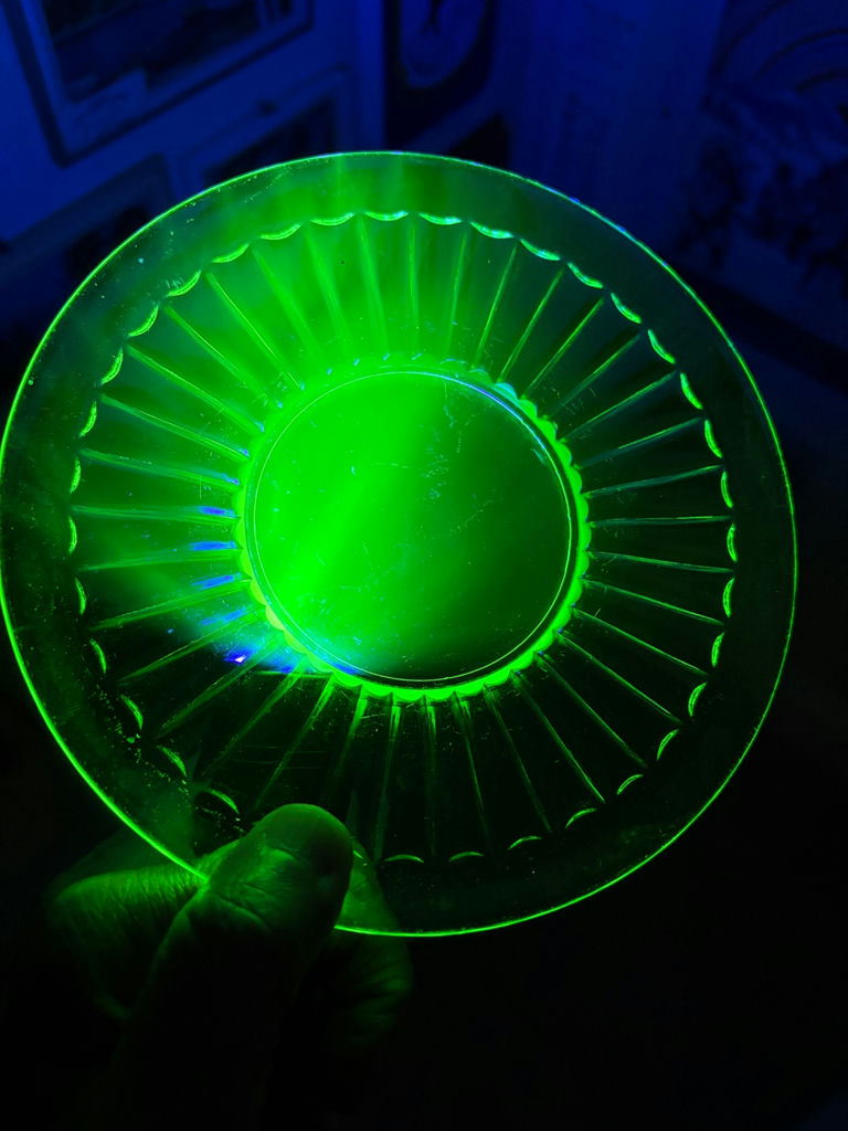 6 Vintage Uranium Glass Dessert Plates - image 1 of 3