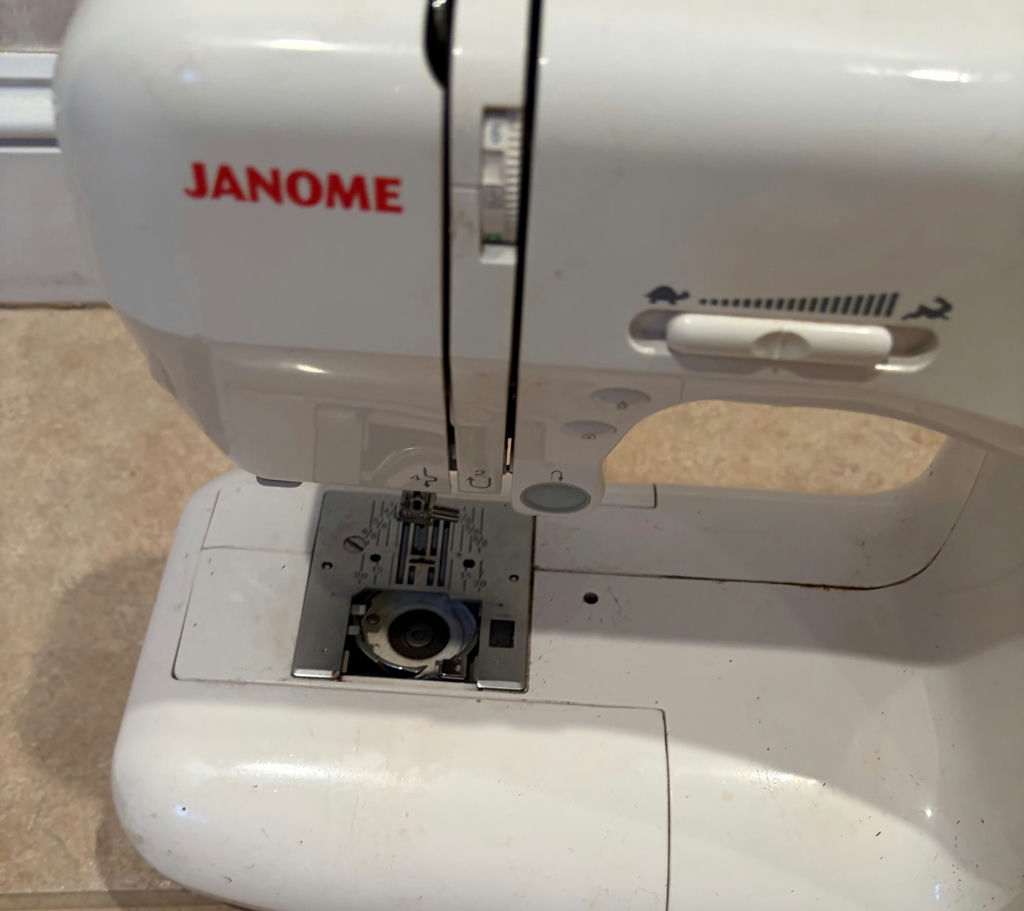 Janome 3022 sewing machine - image 2 of 3