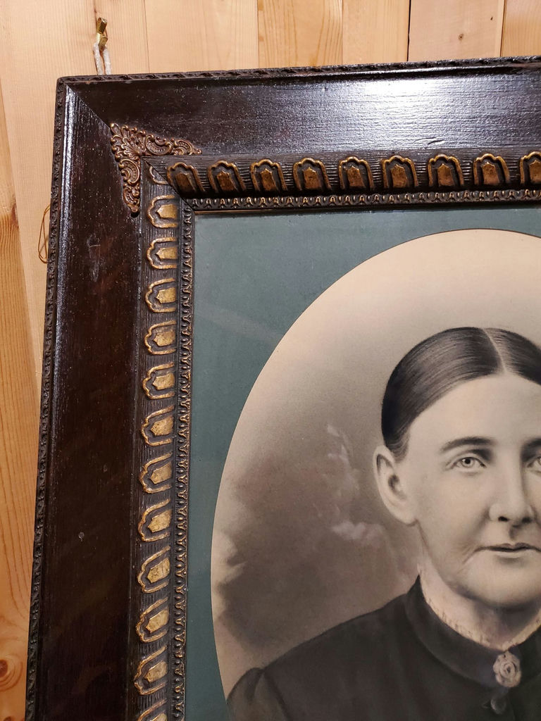 Antique Picture Frame With Instant Family History - image 2 of 11