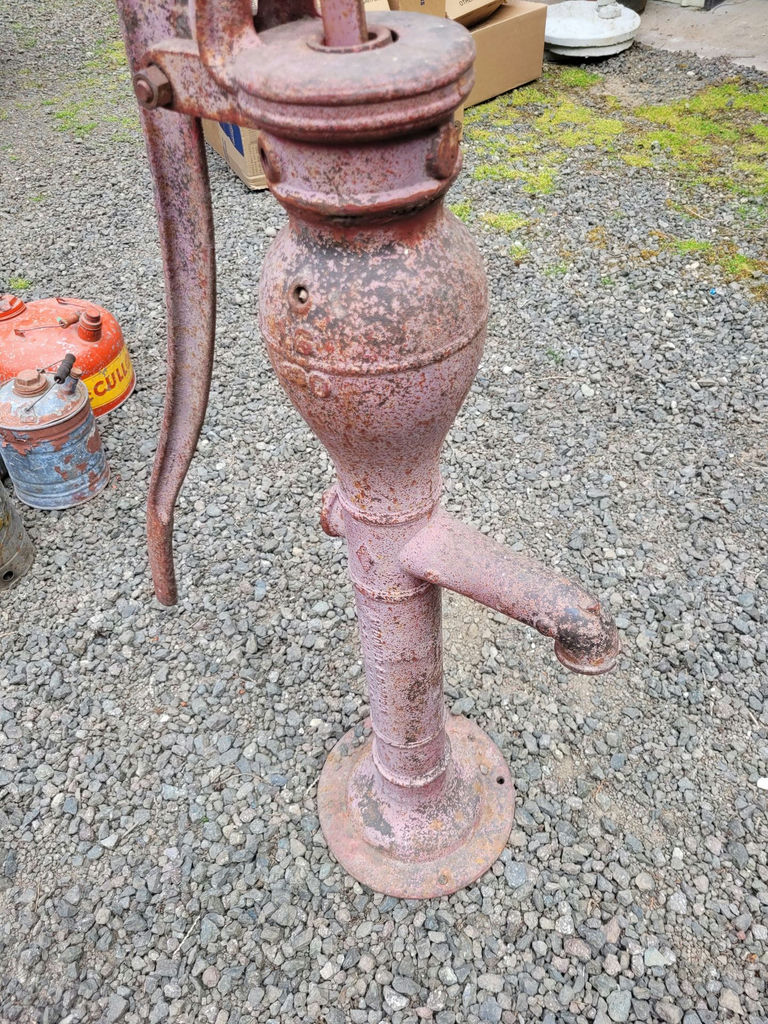 Antique Water Pump - image 4 of 7