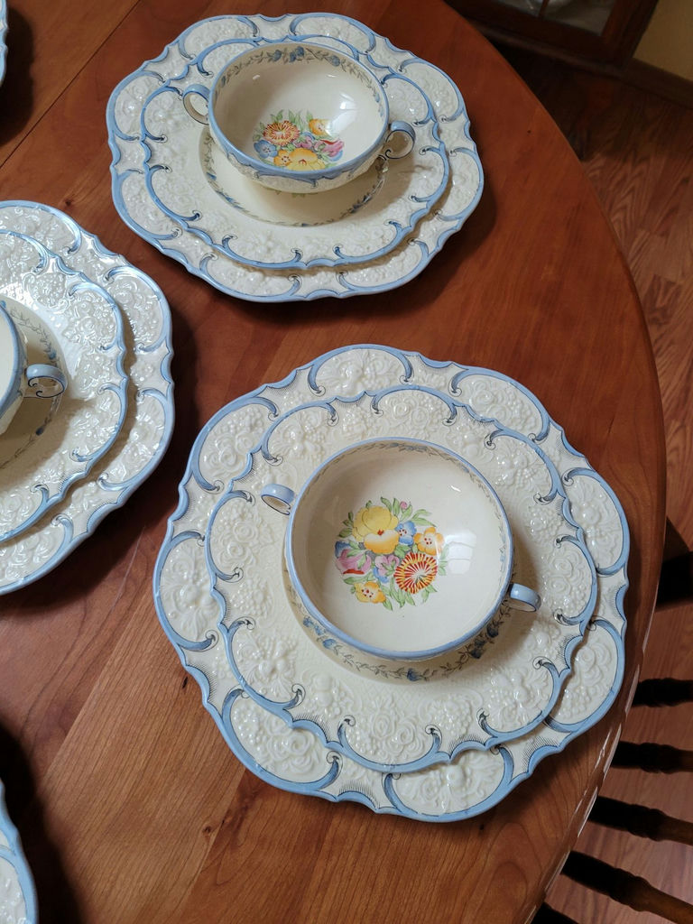 Set of Crown Dlucal Floral Dinner And Salad Plates With Bowls - image 4 of 8