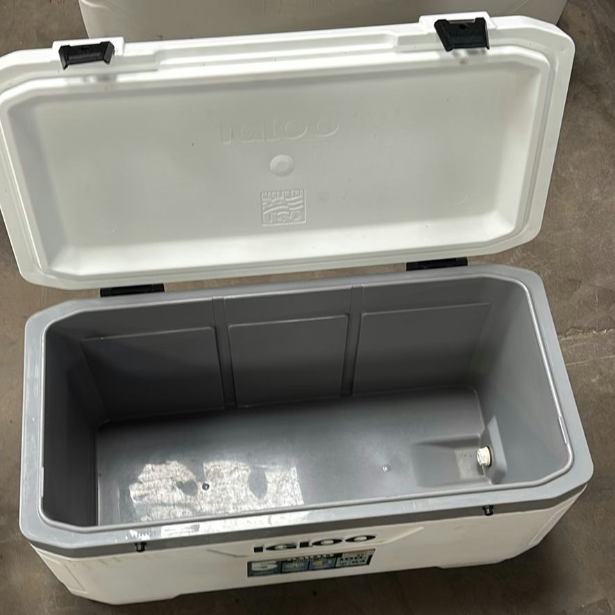 Igloo Coolers and Rolling Cooler - image 8 of 12