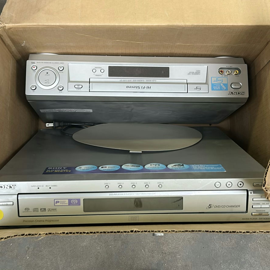 Sony and Panasonic Audio Video Components - image 3 of 5