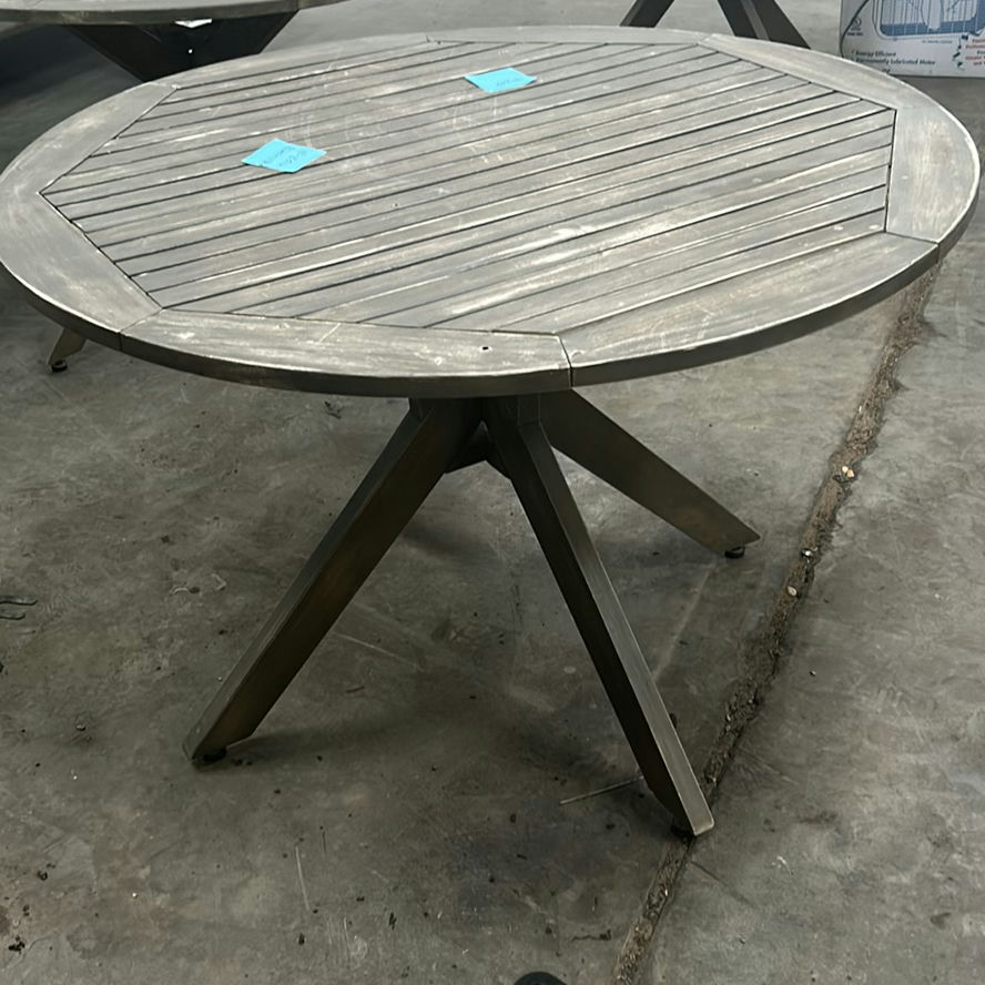 Round Outdoor Table - image 5 of 5