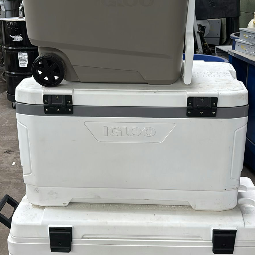 Igloo Coolers and Rolling Cooler - image 3 of 12