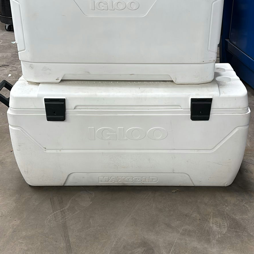 Igloo Coolers and Rolling Cooler - image 4 of 12