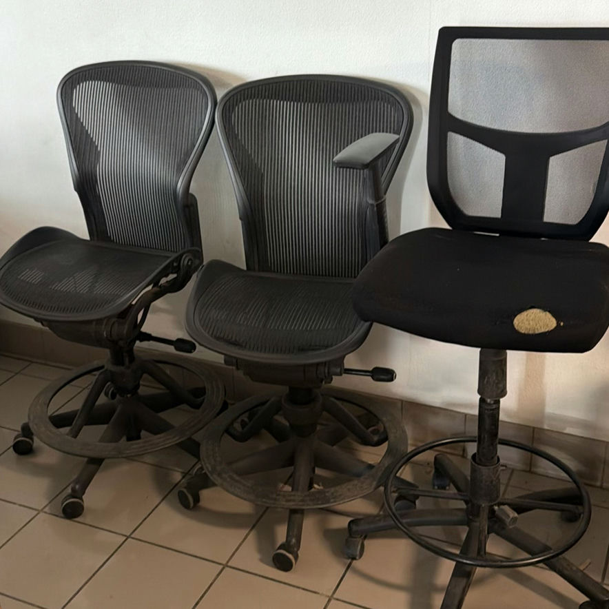 Five Black Mesh Office Chairs - image 3 of 5
