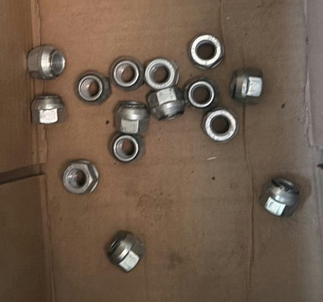 GMC Wheel Center Caps and Lug Nuts - image 3 of 5