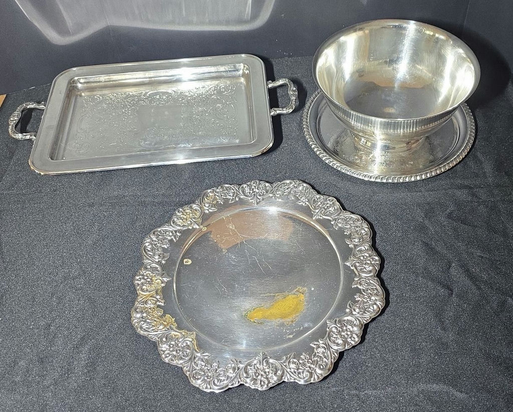 Silver-plated serving ware with glass dishes and hourglass timer - image 1 of 13