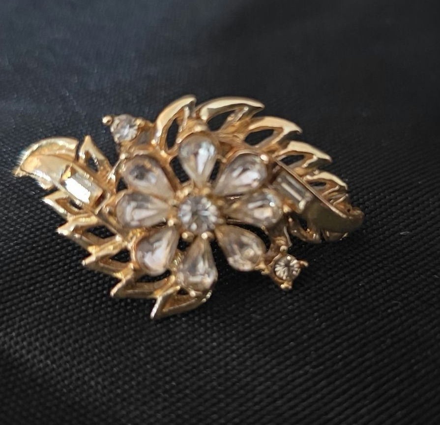 Assorted Jewelry Collection: Earrings, Brooches, Pearl Piece, and Rings - image 3 of 8