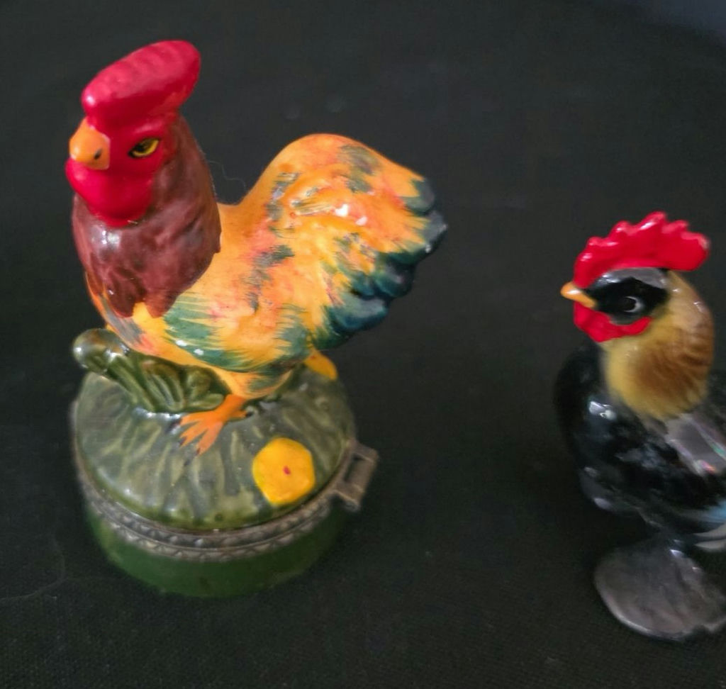 Assorted rooster figurines with decorative glass piece - image 5 of 6