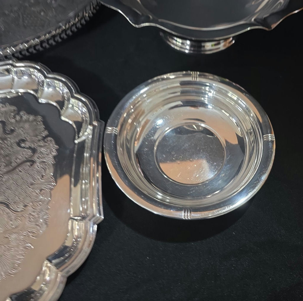 Silver-plated serving ware set with lidded chafing dish and engraved trays - image 3 of 6