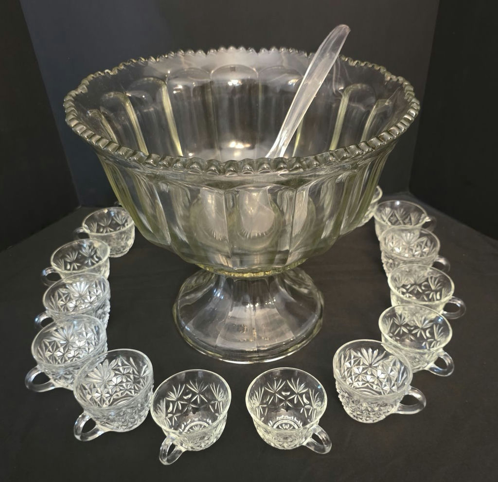 Crystal punch bowl with pedestal and twelve glass cups - image 3 of 5
