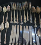 Assorted silver-plated flatware set (forks, spoons, knives) - thumbnail 4 of 10