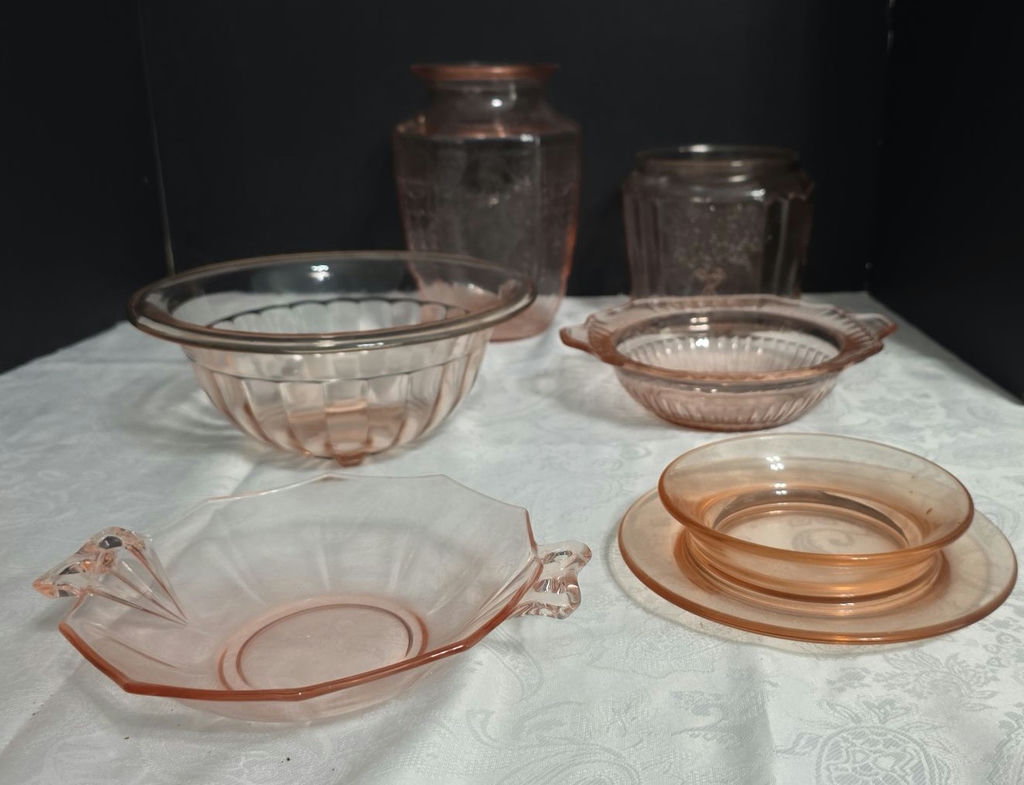 Pink Glassware Collection: bowls, dishes and jars - image 5 of 5