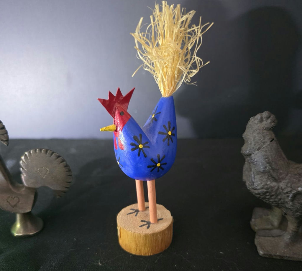 Assorted rooster figurines with decorative glass piece - image 3 of 6