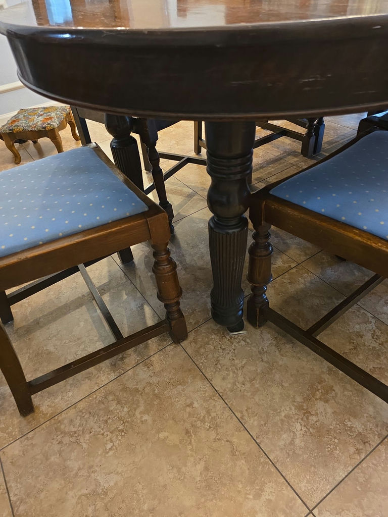 Oval dining table with 3 10" inserts and 10 chairs - image 5 of 7