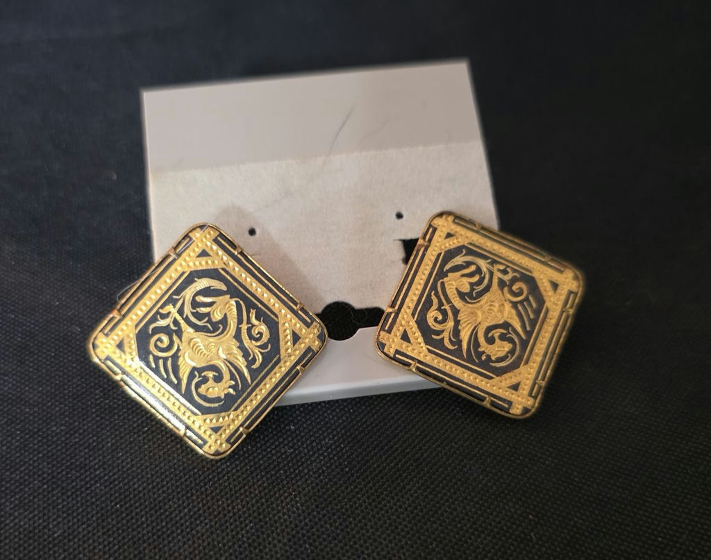 Assorted Jewelry: Earrings (clip on), Pendant, Ring, and Brooch - image 5 of 6
