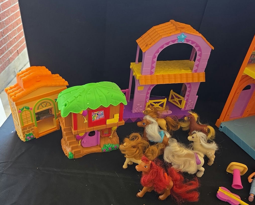 Colorful plastic dollhouse with pony figures and accessories - image 2 of 6