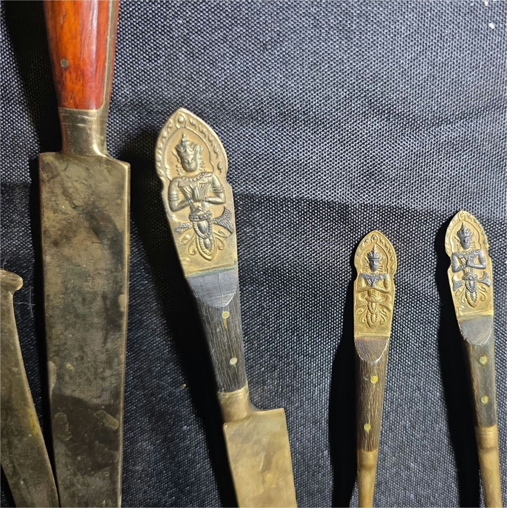 Antique brass-and-wood cutlery set in wooden case - image 6 of 6