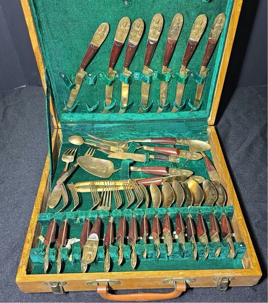 Antique brass-and-wood cutlery set in wooden case - image 1 of 6