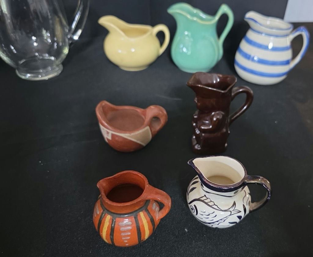 Collection of assorted ceramic pitchers, creamers, and small jugs - image 5 of 8