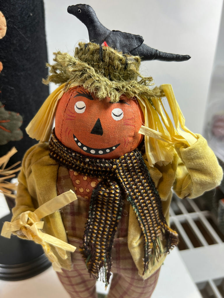 Halloween pumpkin-headed and scarecrow figurines - image 4 of 6