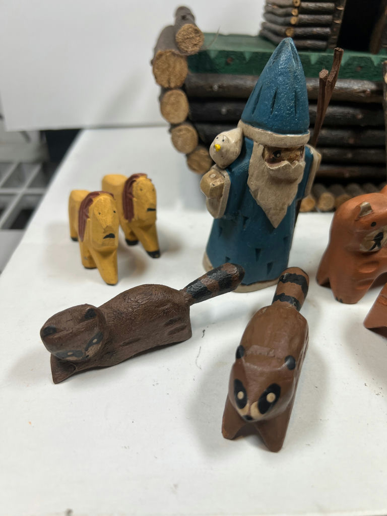 NOAH'S ARK - Wooden log-cabin playset with animal figurines - image 2 of 6