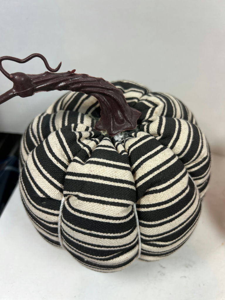 Set of three decorative pumpkins - image 3 of 4