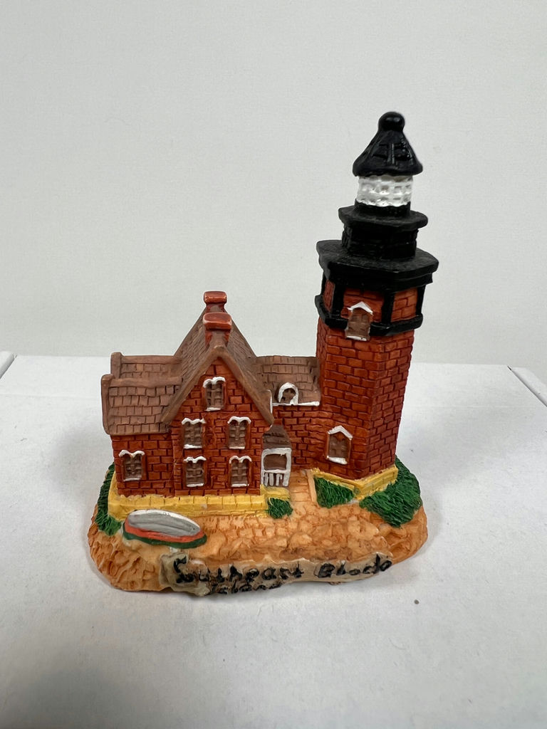 Set of miniature lighthouse figurines - image 10 of 13