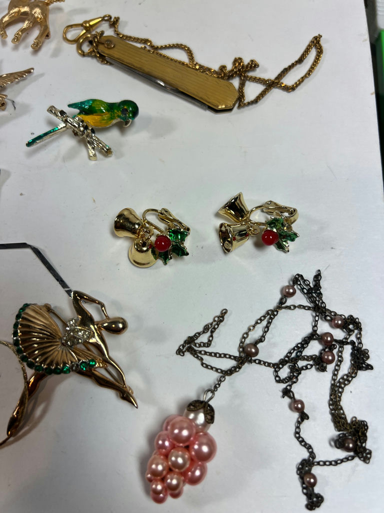 HUGE Assorted jewelry collection and a pocket watch - image 8 of 10