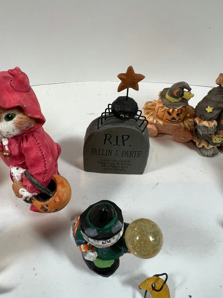 Halloween Figurines and Ornaments (Cats, Pumpkins, Grave Marker) - image 3 of 10