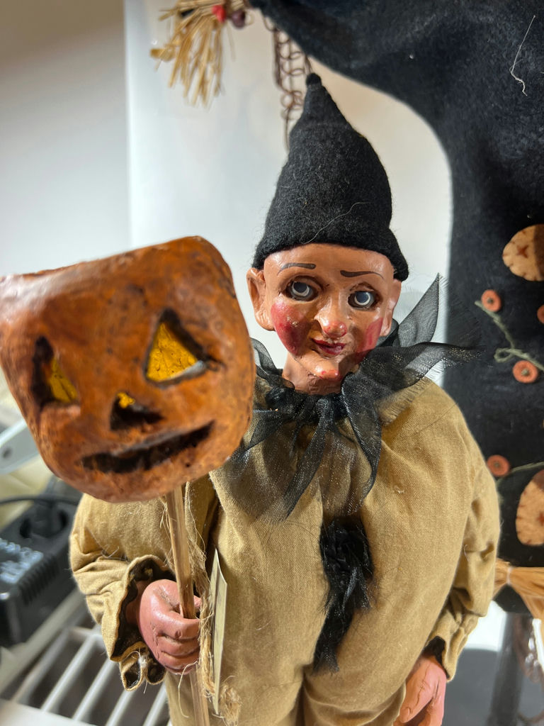 Halloween pumpkin-headed and scarecrow figurines - image 3 of 6