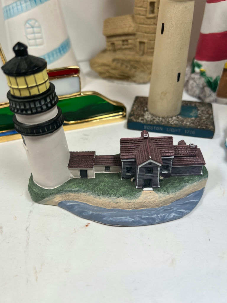 Set of miniature lighthouse figurines - image 2 of 8