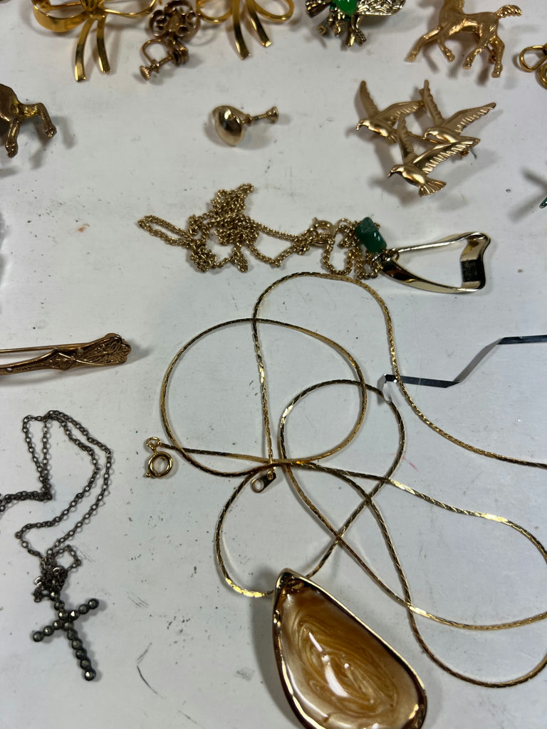 HUGE Assorted jewelry collection and a pocket watch - image 7 of 10