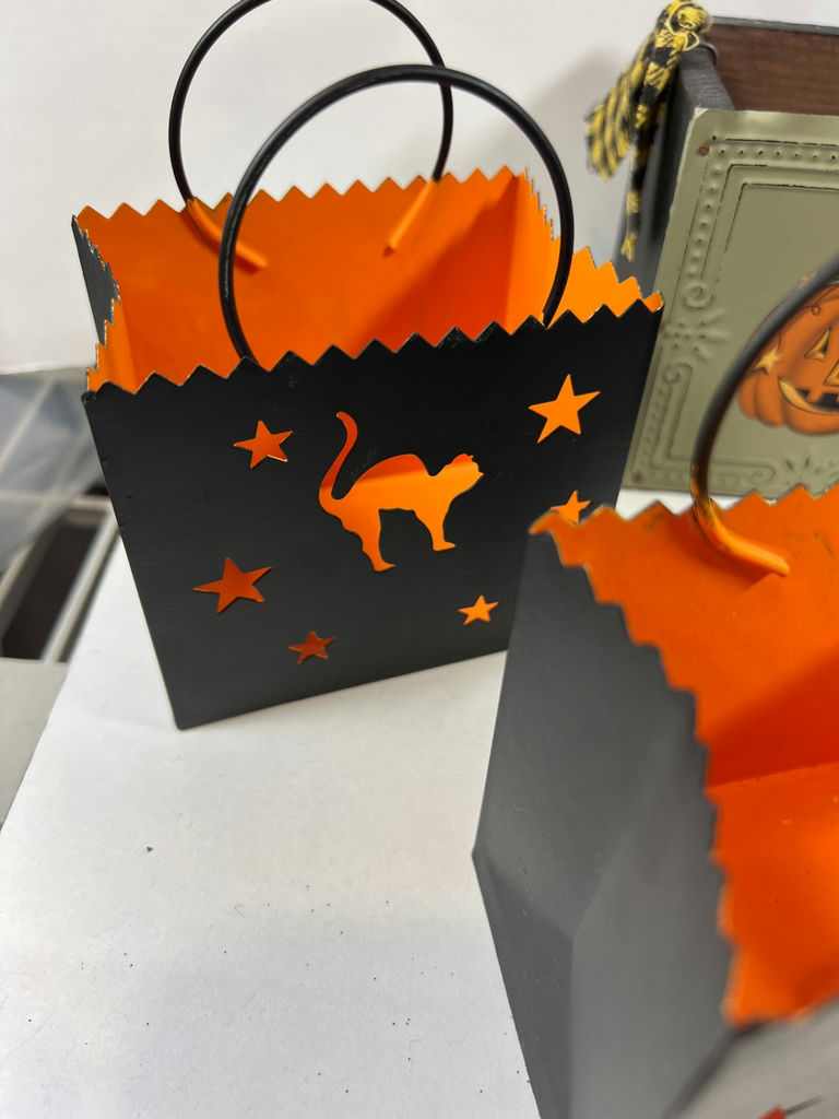 Halloween Decor: pumpkins, bats, stars, and cat-themed containers - image 5 of 9