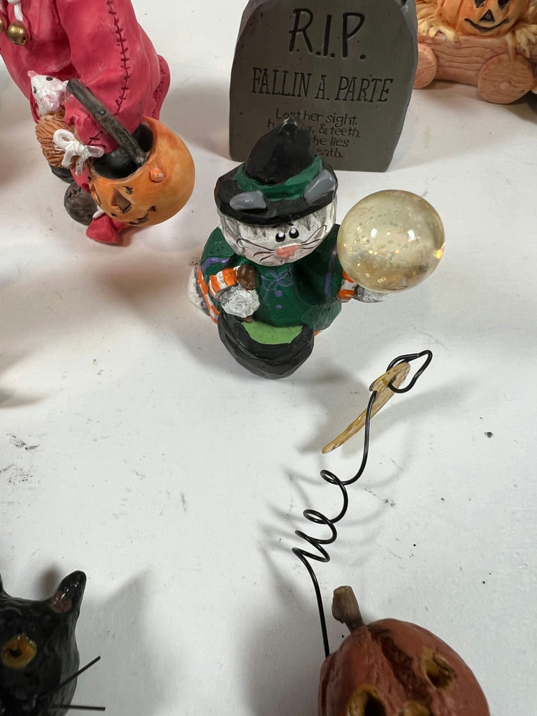 Halloween Figurines and Ornaments (Cats, Pumpkins, Grave Marker) - image 10 of 10