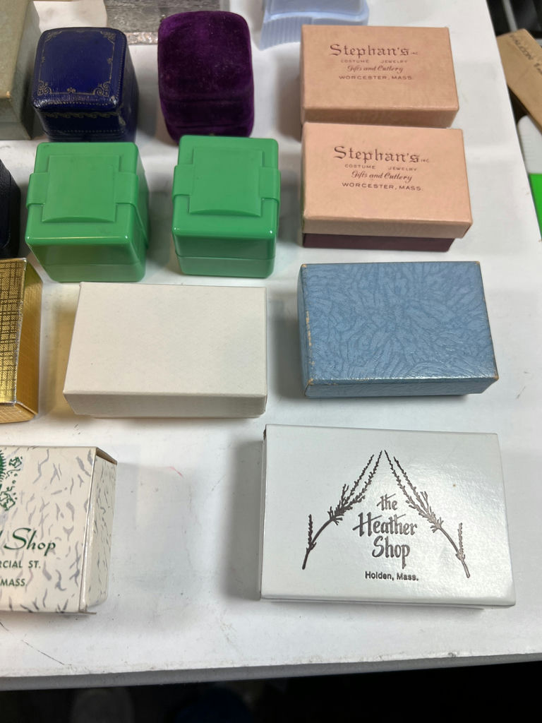 Assorted small jewelry and keepsake boxes - EMPTY BOXES - image 4 of 10
