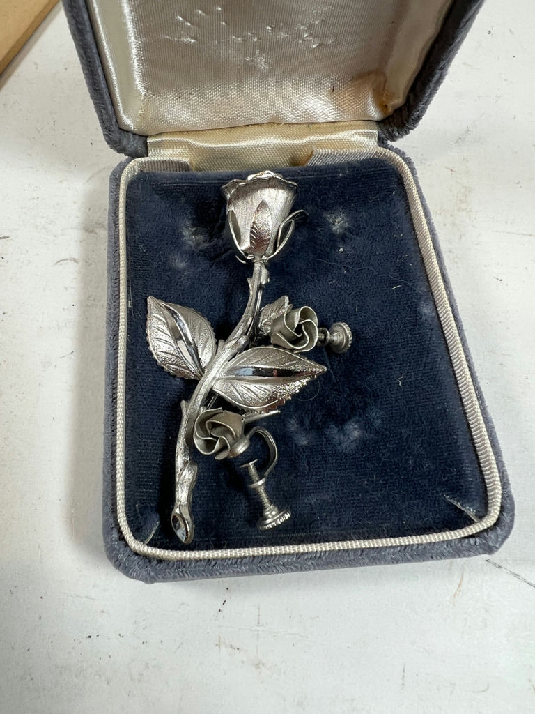 Silver-tone rose brooch with matching screw-back earrings in Rosetta box - image 3 of 4