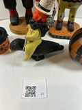 Halloween pumpkin and clown figurine collection - thumbnail 7 of 7